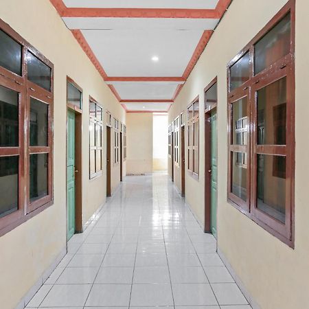 Oyo 93046 Hotel Fortuna Parepare Exterior photo