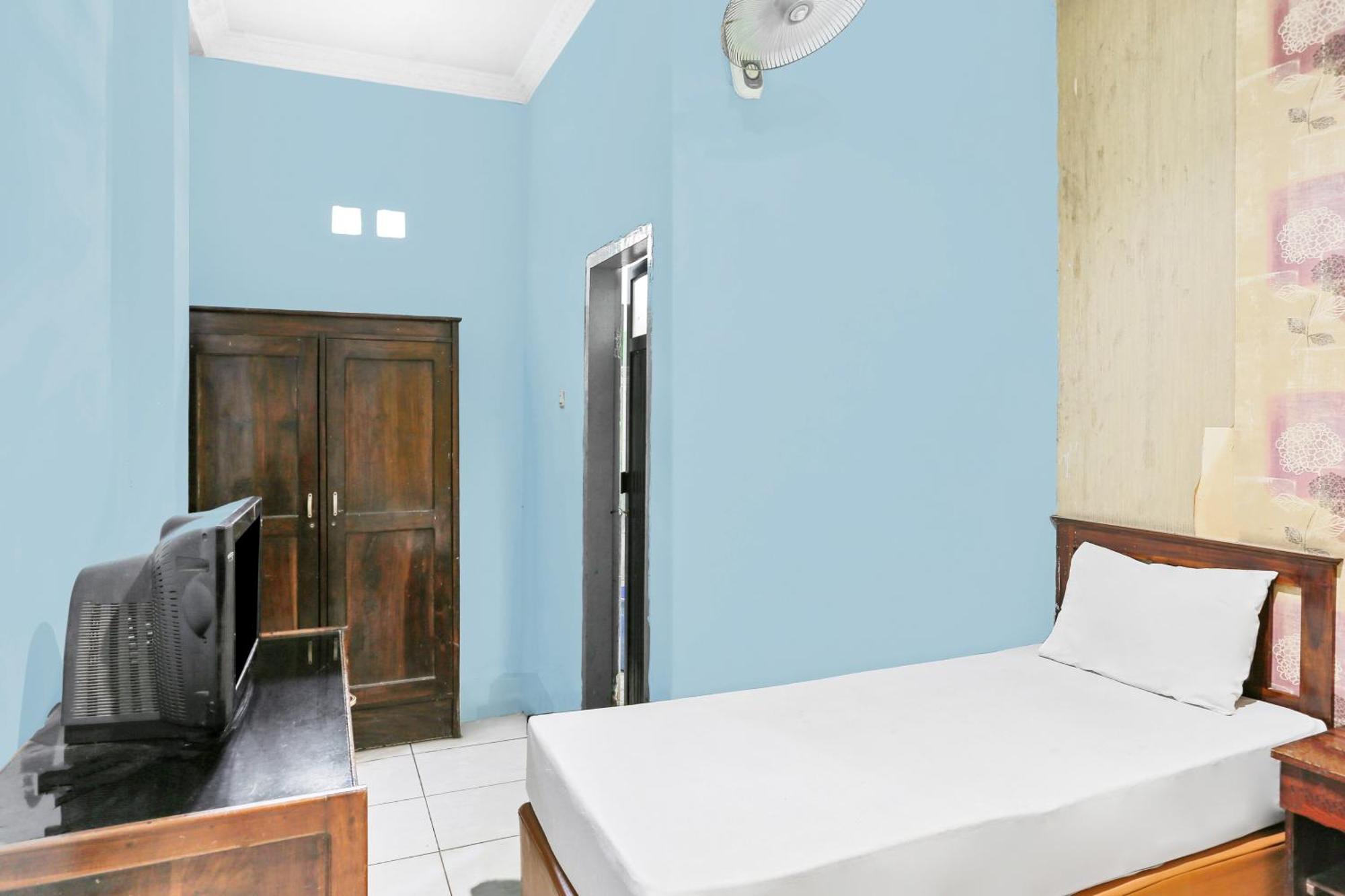 Oyo 93046 Hotel Fortuna Parepare Exterior photo